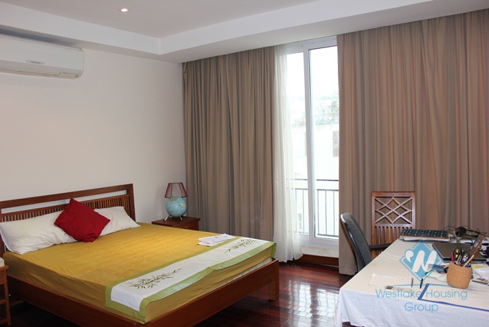 Big and luxury apartment for rent in Tay Ho area, Ha noi